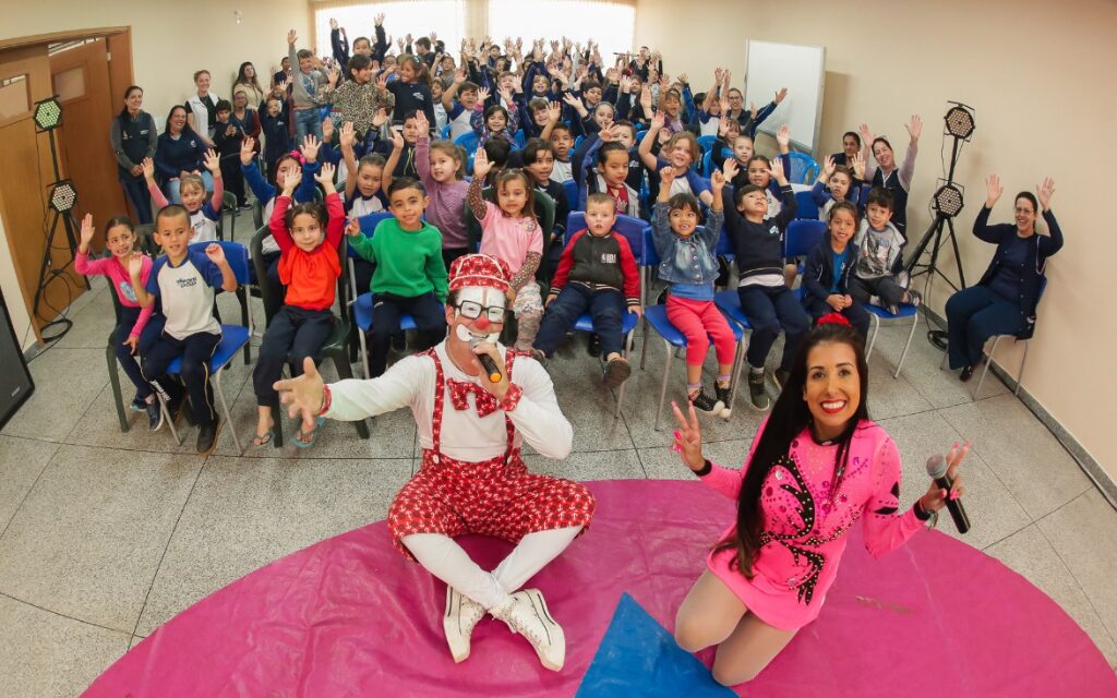 “O Palhaço, a Bailarina e a Alegria de Estudar” já impactou centenas de alunos em PG