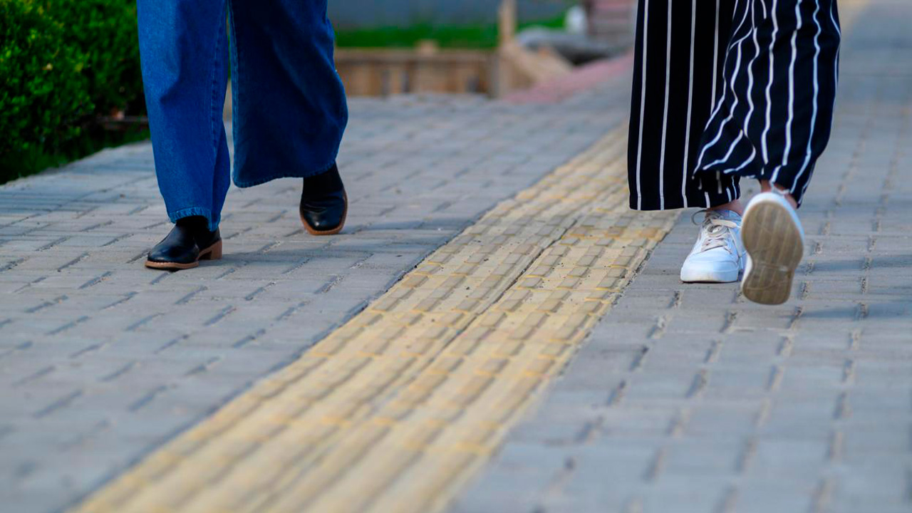 Ponta Grossa lança manual para padronizar calçadas e ampliar acessibilidade