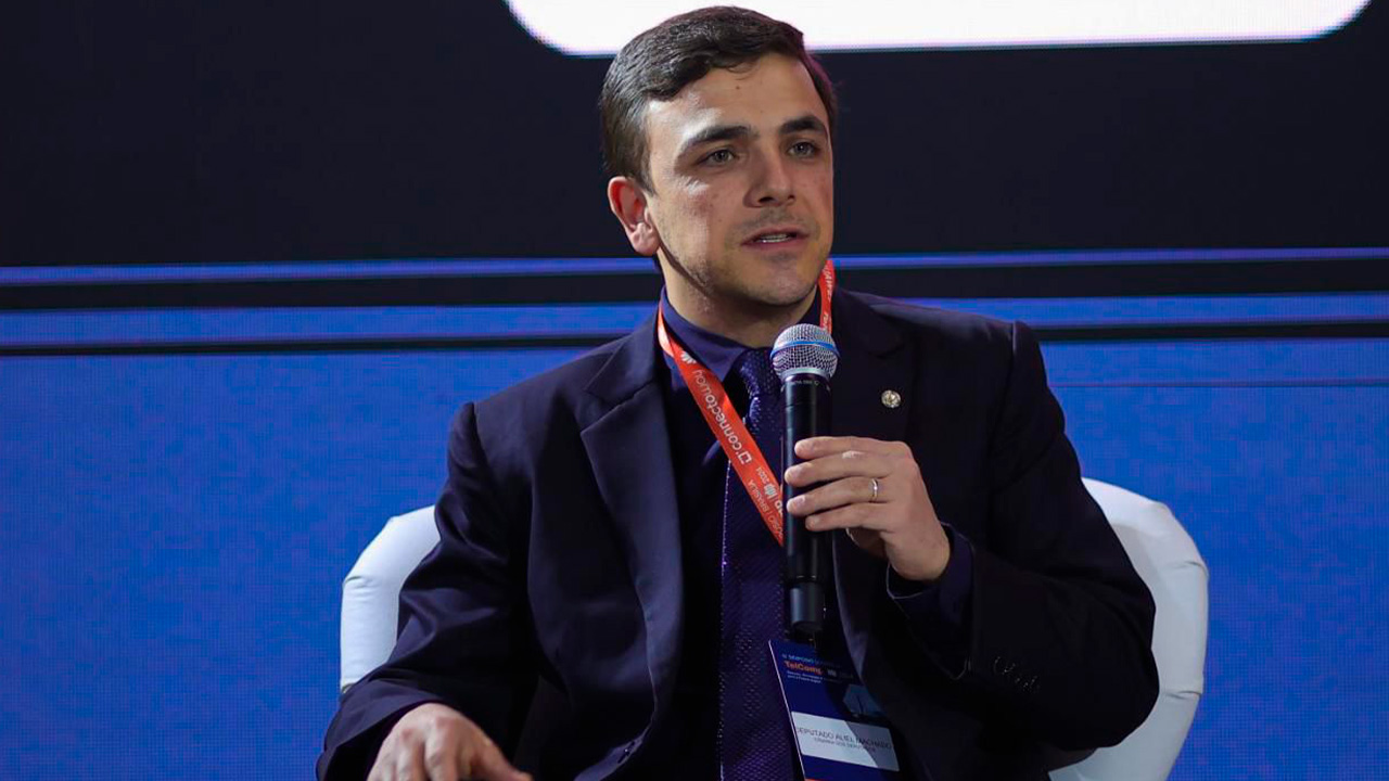 “Não é uma discussão de esquerda e direita”, Aliel Machado critica “tarifaço” de Trump