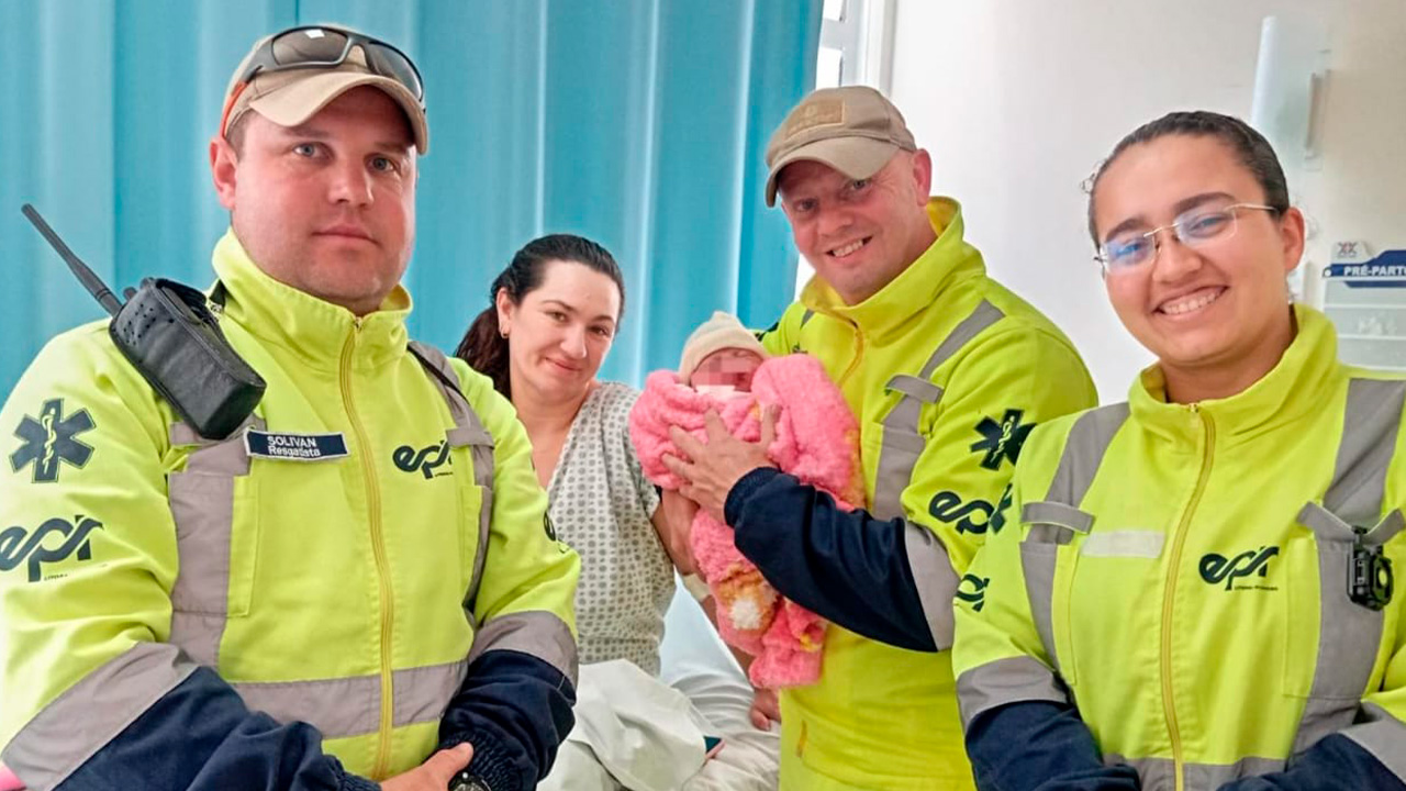 Gestante entra em trabalho de parto na PR-151 e bebê nasce na base da concessionária