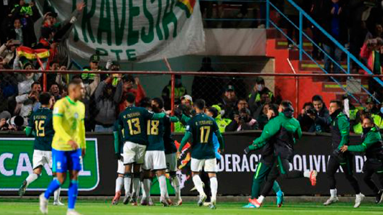 Jogador preso em Ponta Grossa marca gol da vitória da Bolívia sobre Brasil