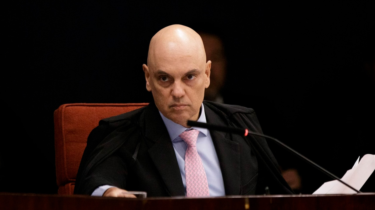 Moraes vota pela condenação de Bolsonaro e sete aliados na trama golpista