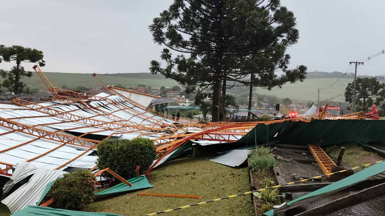 27 mil casas ficam sem energia em Ponta Grossa após vendaval