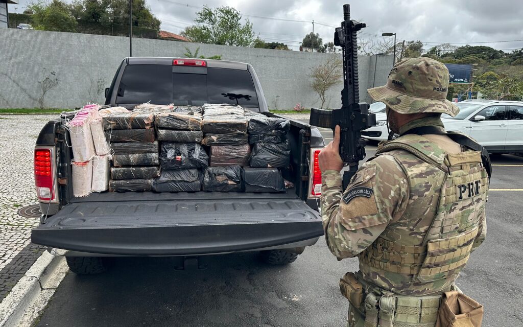 Após perseguição, PRF apreende mais de uma tonelada de maconha em Porto Amazonas (PR); veja o vídeo