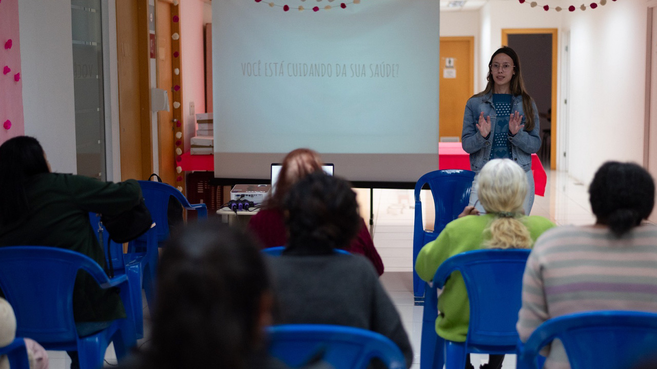 Grupo “Para Mim, Com Amor” incentiva o autocuidado de mulheres atendidas pelo CREAS
