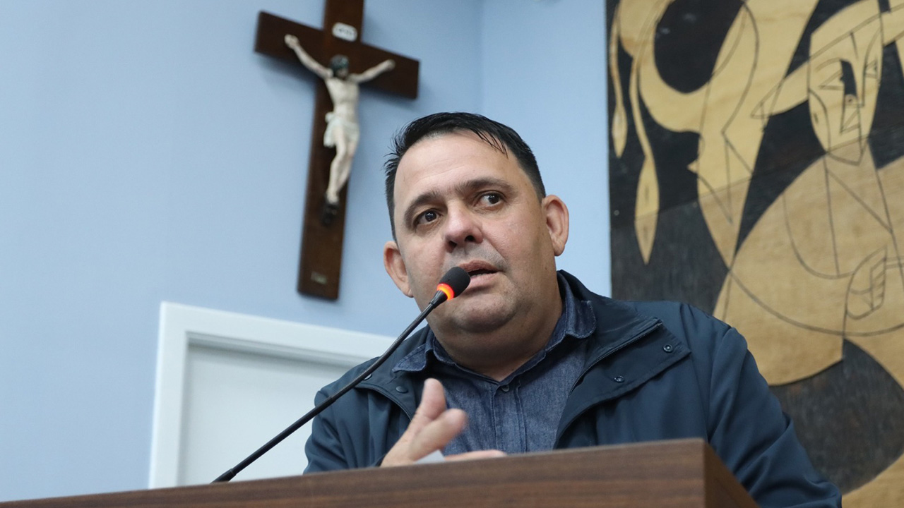 Professor Careca protocola PL que prevê instalação de temporizadores em semáforos com radares em PG  