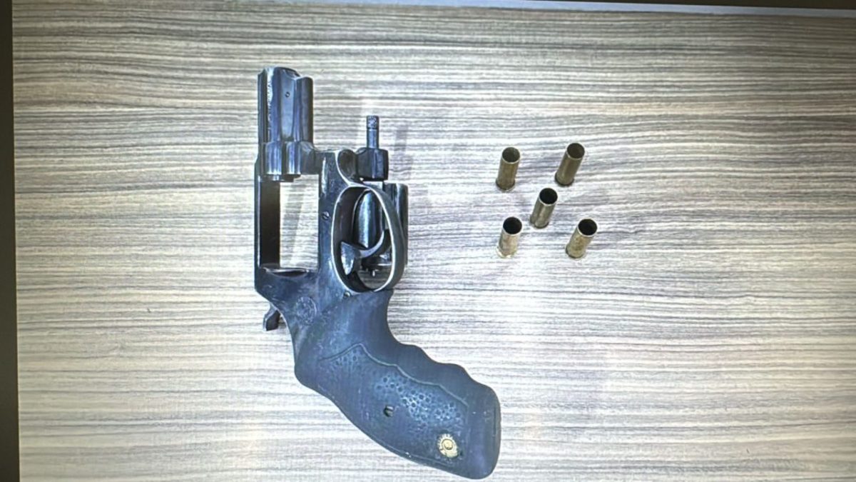 PCPR e PMPR prendem homem com arma ilegal em Jacarezinho